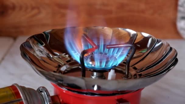 Video Estufa Gas Portátil Con Gas Ardiente Llama Azul — Vídeos de Stock