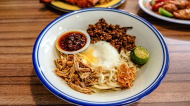 Chilli dry pan mee