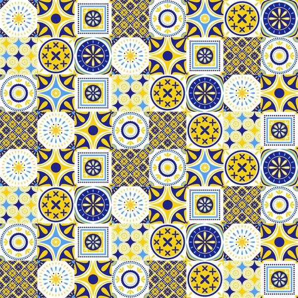 Sömlöst lapptäcksmönster från portugisiska kakel, Azulejo, prydnadsföremål — Stock vektor