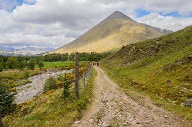 Batı Highland Yolu, İskoçya 'da bulunan ve Long Distance Route' un resmi statüsüne sahip doğrusal bir uzun yol yoludur. 96.0 mil uzunluğunda..
