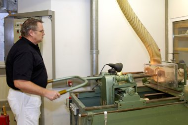 bir işçi bir kopyalama makinesi.