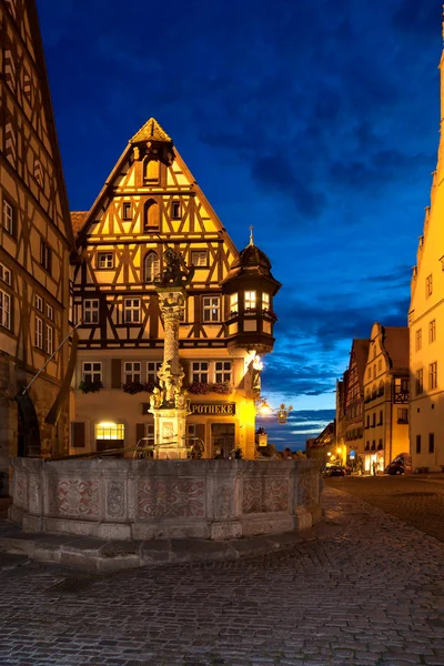View from the Marketplace of Rothenburg ob der Tauber into the Herrngasse. In front the medieval St. Georgs fountain — Stock Photo, Image