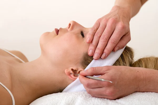 Chiropractor applying ear acupuncture techniques. — Stock Photo, Image