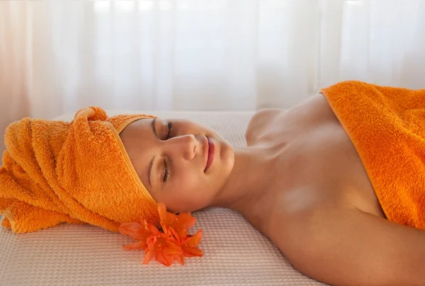 Enjoying a relaxing spa treatment — Stock Photo, Image