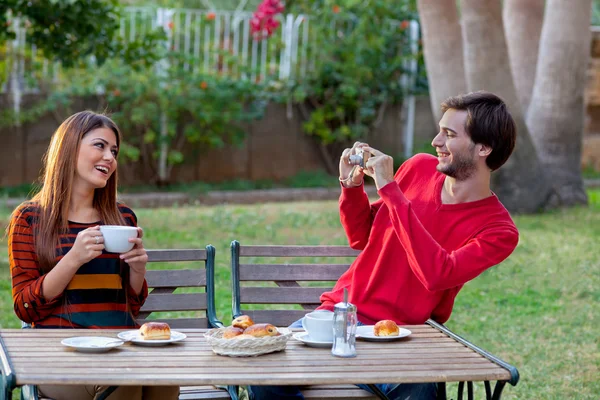 Photographes au café en plein air — Photo