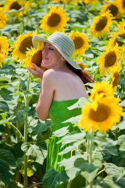 Ayçiçeği kadınla