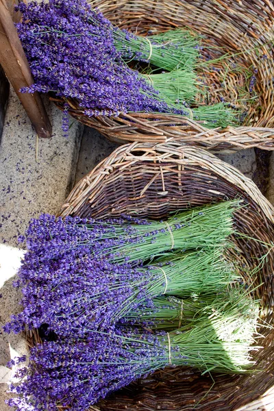 Lavender bouquets in baskets — Stock Photo, Image