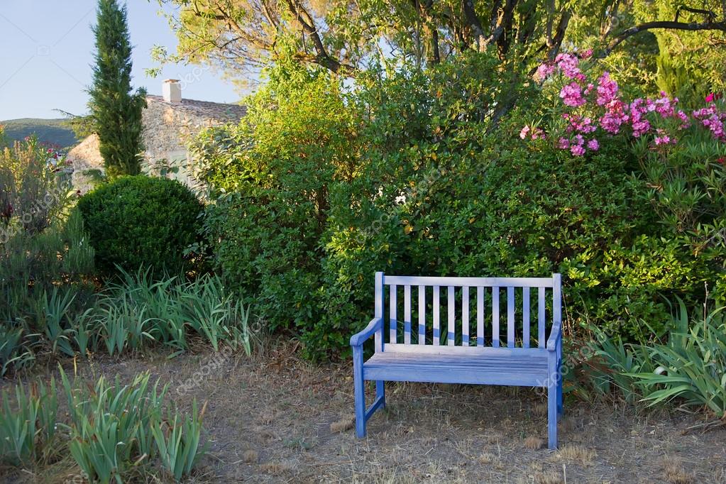 Pretty garden online bench
