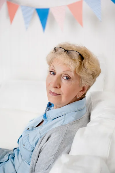 Smiling senior woman relaxing — Stock Photo, Image