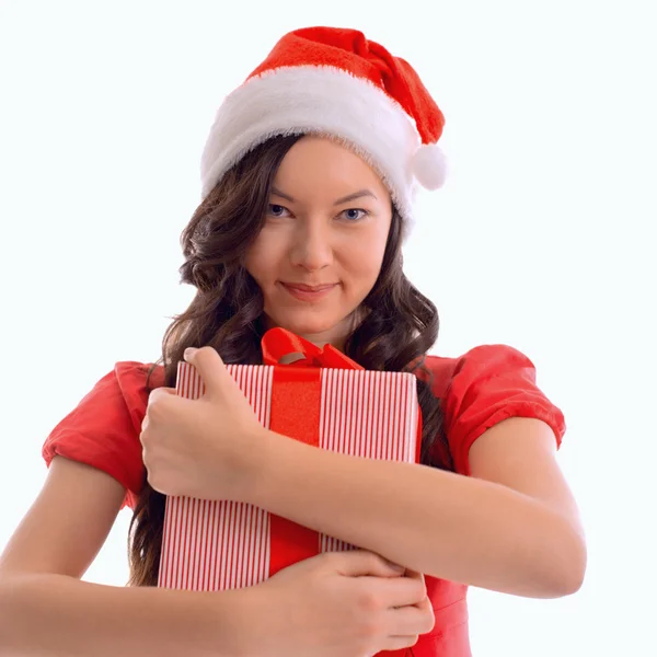 Giovane ragazza felice in Natale cappello di Babbo Natale in possesso di regalo di Natale Foto Stock