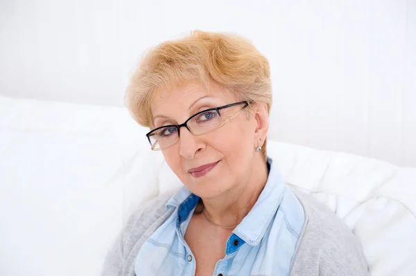 Portrait of an attractive elegant senior woman relaxing and drea — Stock Photo, Image