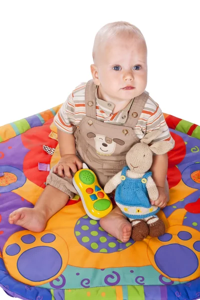 プレイ マットに男の子の赤ちゃん — ストック写真