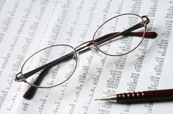 Eyeglasses and pencil on document — Stock Photo, Image