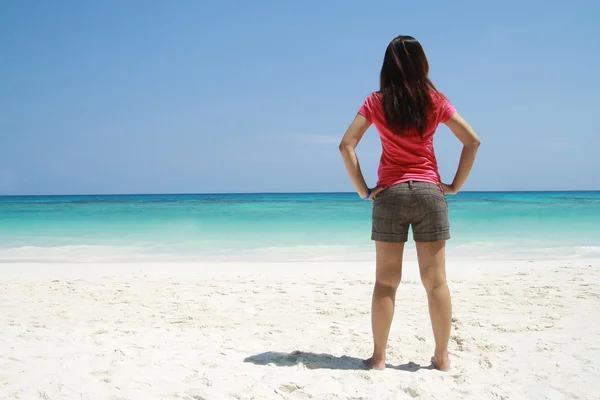 Asia women stand on beach — Stock Photo, Image