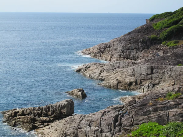 石海岸和蓝色的海，大才岛、 攀牙湾，泰国 — 图库照片