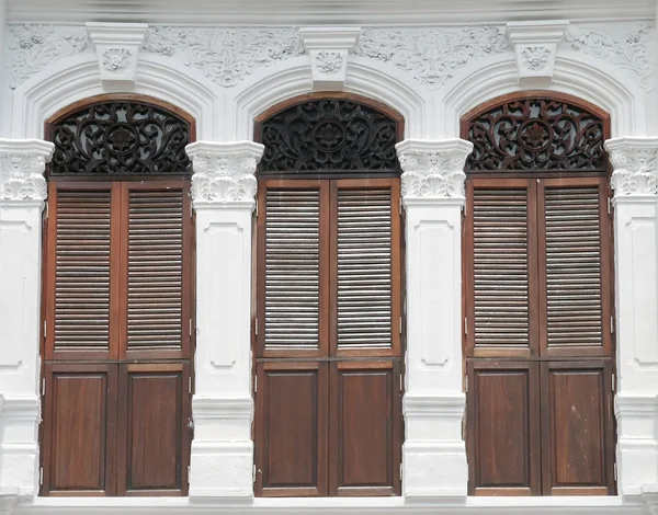 Vintage Fenster an der Wand — Stockfoto