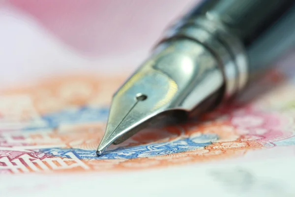 Metal Nib Pen on china money bill — Stock Photo, Image