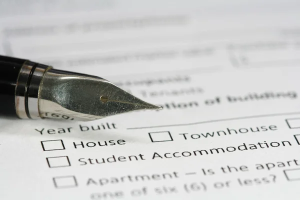 Pen on housing document paper — Stock Photo, Image