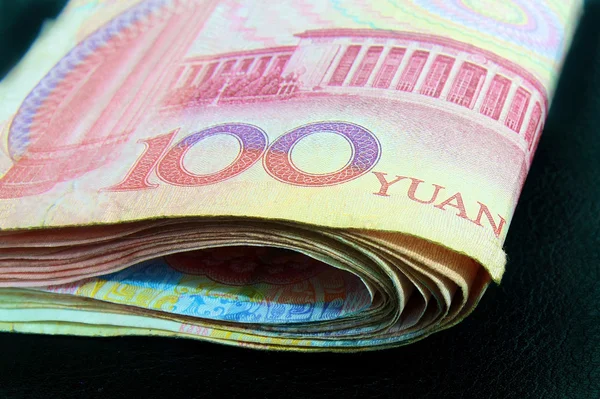 Zblízka 100 juanů slovo na účet peněz — Stock fotografie
