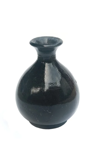 Czarny ceramiczny wazon na białym tle — Zdjęcie stockowe