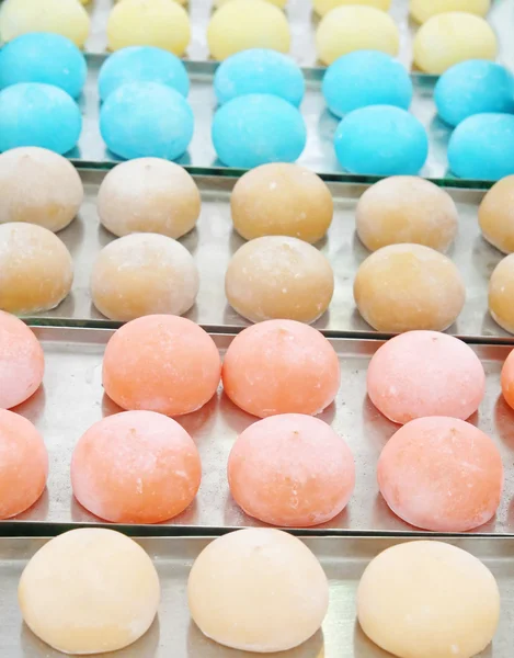 Colorful Japanese dessert called "mochi" — Stock Photo, Image