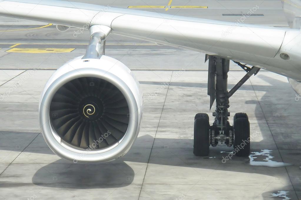 airplane engine