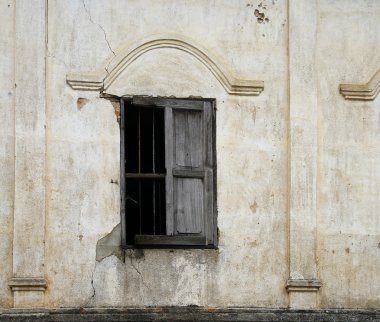 harabe binada hasar penceresi