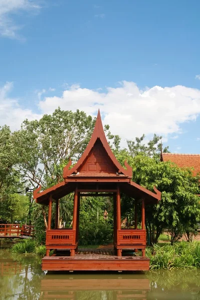 Pavillon traditionnel en bois de Thaïlande, à l'ancienne — Photo