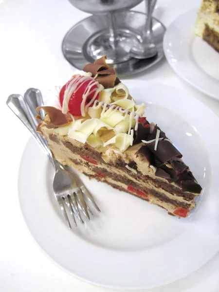 Ein Stück weißer Sahnetorte — Stockfoto