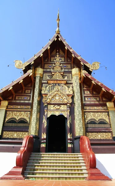 Thaise tempel en stap entree — Stockfoto