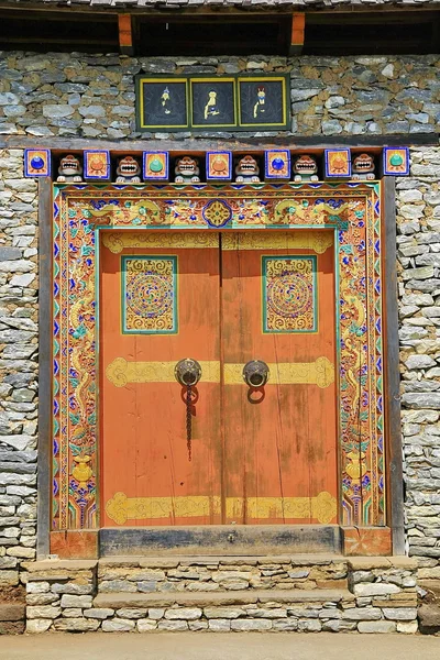 拱形的入口不丹样式 — 图库照片