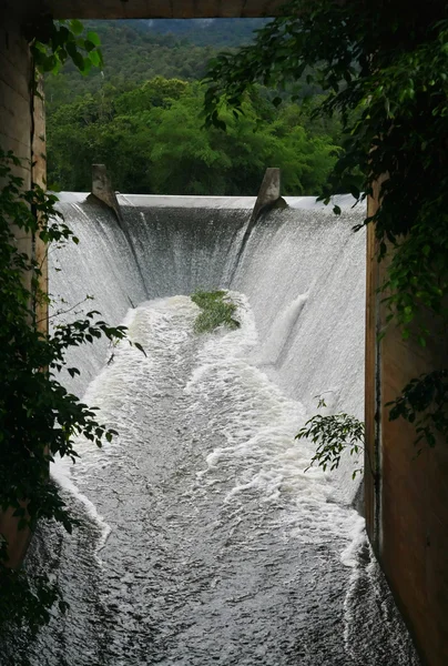 Dam přepad, Thajsko — Stock fotografie
