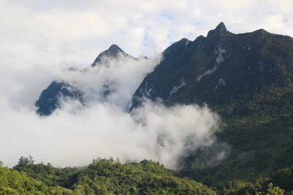 Pasmo górskie w chiang mai, Tajlandia (doi luang, chiang dao, — Zdjęcie stockowe