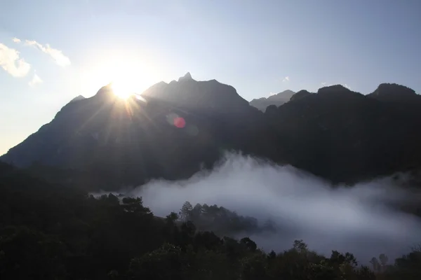 Gamme de montagnes en Chiang Mai, Thaïlande (Doi Luang, Chiang Dao , — Photo