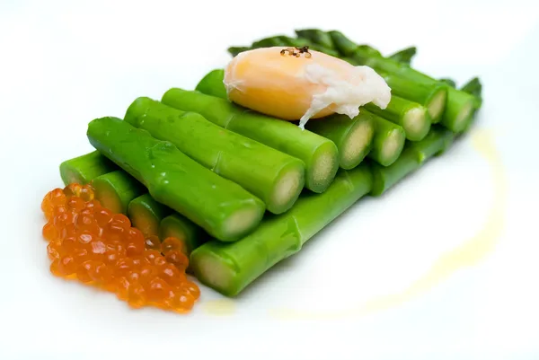 Asparagus with red caviar and egg — Stock Photo, Image