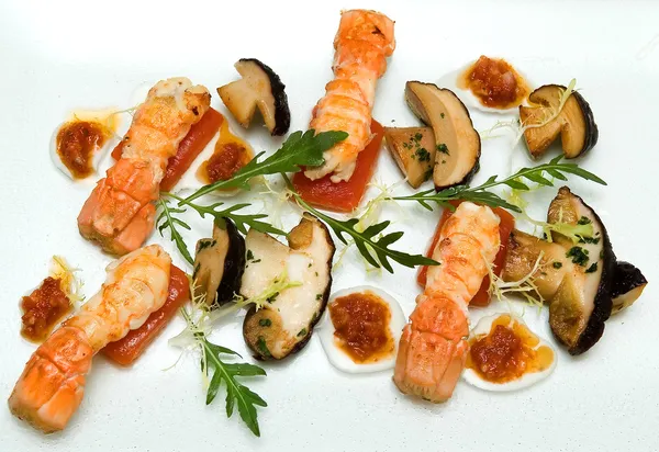 Salad of porcini mushrooms and grilled lobster — Stock Photo, Image