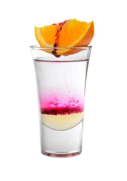 Cocktail alcoólico com uma fatia de laranja — Fotografia de Stock