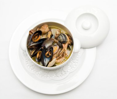 Deniz mahsulleri çorbası