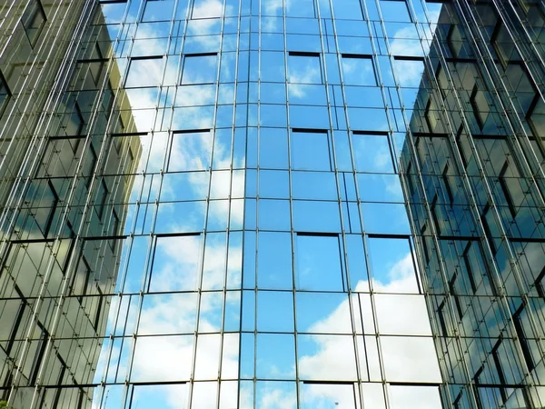 --fasaden på moderna kontorsbyggnaden — Stockfoto