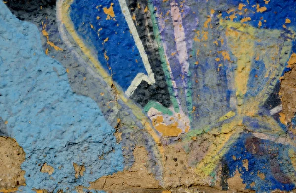 Грандиозная каменная стена с красочной краской — стоковое фото
