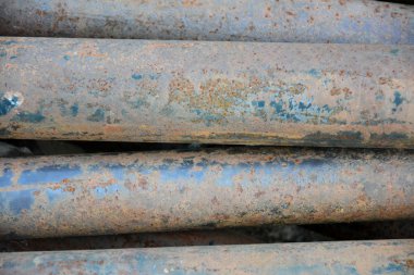 Grunge metal borular