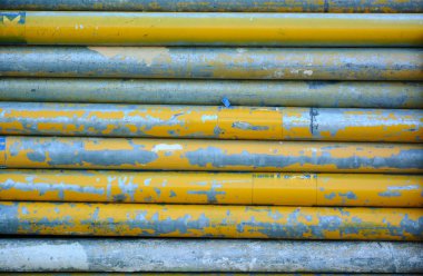 Grunge metal borular