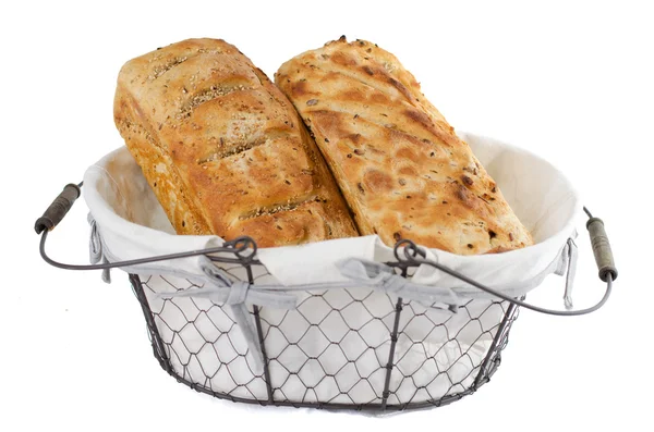 Два хлеба в корзине — стоковое фото
