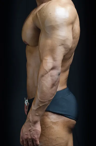 Visão de perfil de fisiculturista torso, pecs, braço, abs — Fotografia de Stock