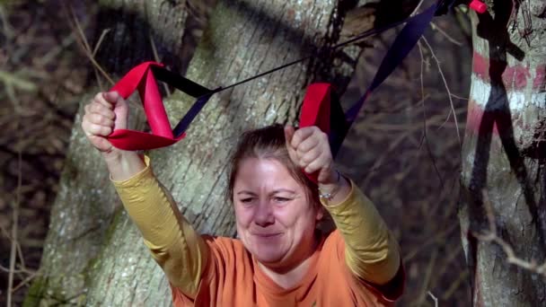 Femme Entraînement Plein Air Exercice Étirement Aide Sangles Trx Formation — Video