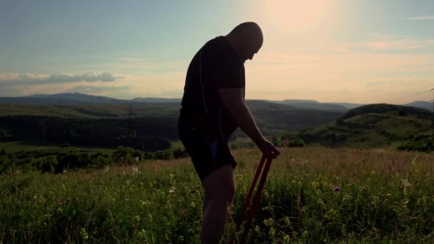 Man Training Outdoors Sunset Green Hill — Video Stock