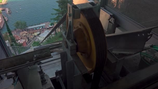 Stainless Steel Wire Ropes Slide Iron Wheels Mechanism Funicular Tram — Stockvideo