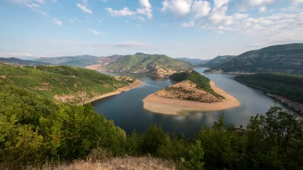 ブルガリアのロドスにあるアルダ川の絵のような蛇行の一つの朝の景色と時間経過ビデオ — ストック動画