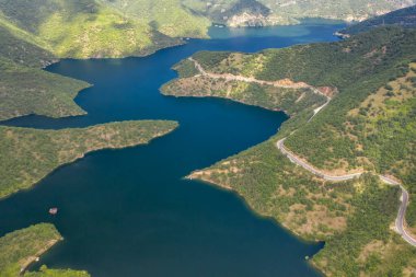 Bulgaristan 'ın Rodop Dağı' ndaki Vacha Barajı 'nın hava panoramik manzarası