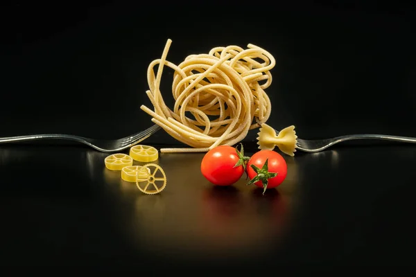 Creative Still Life Photo Two Forks Raw Pasta Black Background — Stock Photo, Image